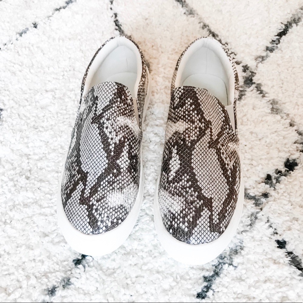 🆕 5⭐️ Snakeskin Platform Sneaker Slides - Picture 2 of 5